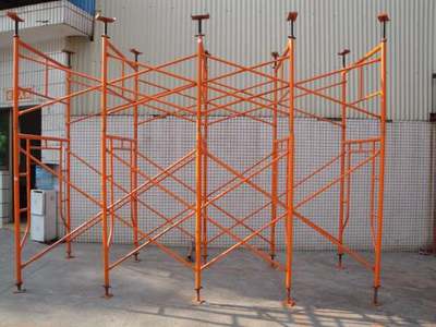 在脚手架上进行电、气焊作业的安全要求